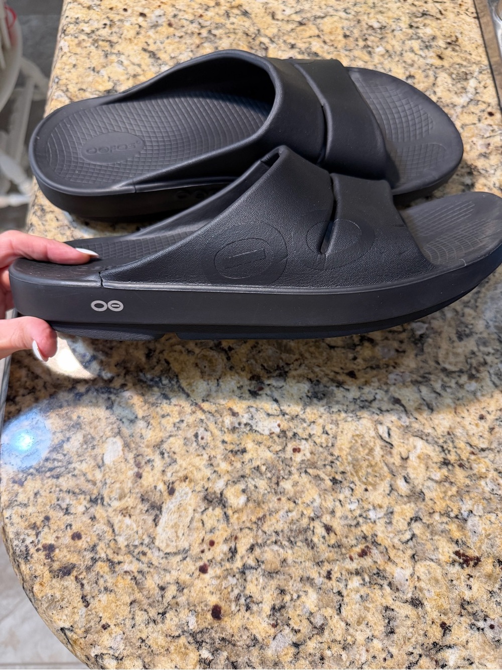 OOFOS Black Slide Recovery Sandals